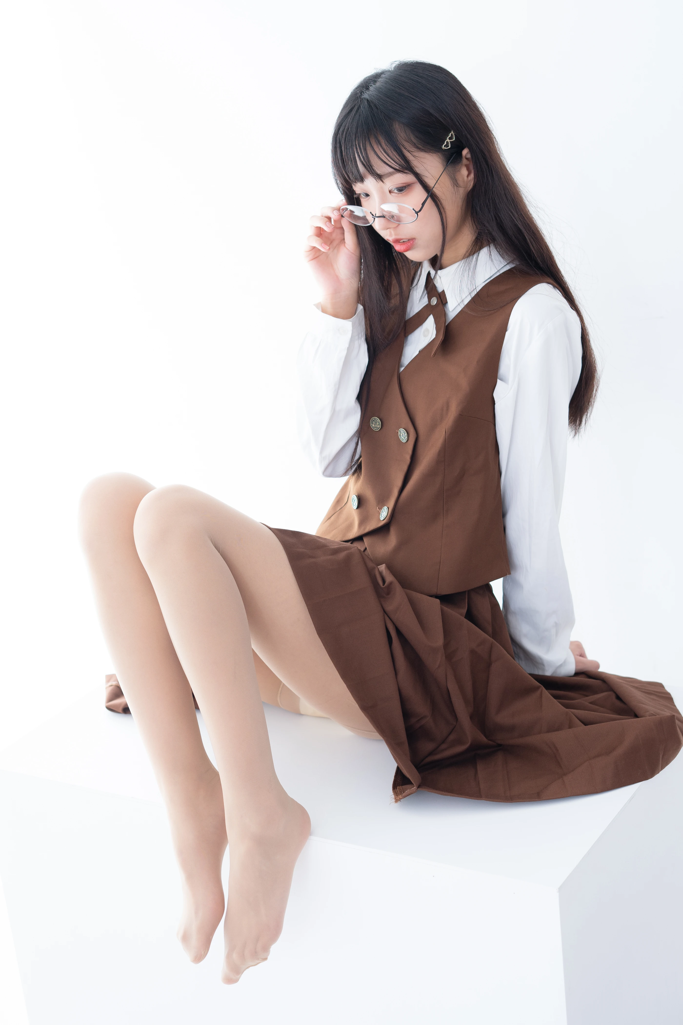 森萝财团 JKFUN-031 摄助习作-小梓 肉丝30D [48P 1V]插图8